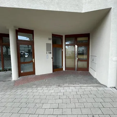 Castle View With Free Parking Apartment